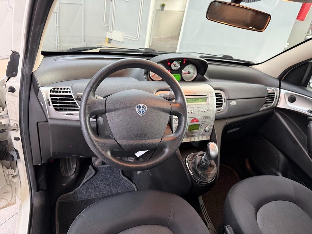 Lancia Ypsilon 1.2 69 CV Unyca