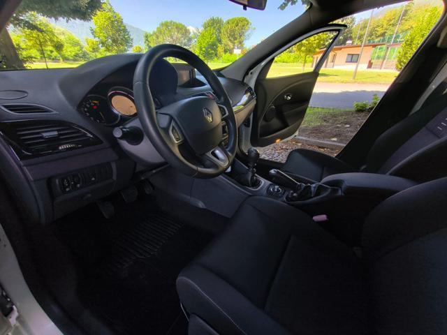 RENAULT Megane Mégane 1.6 16V SporTour Attractive