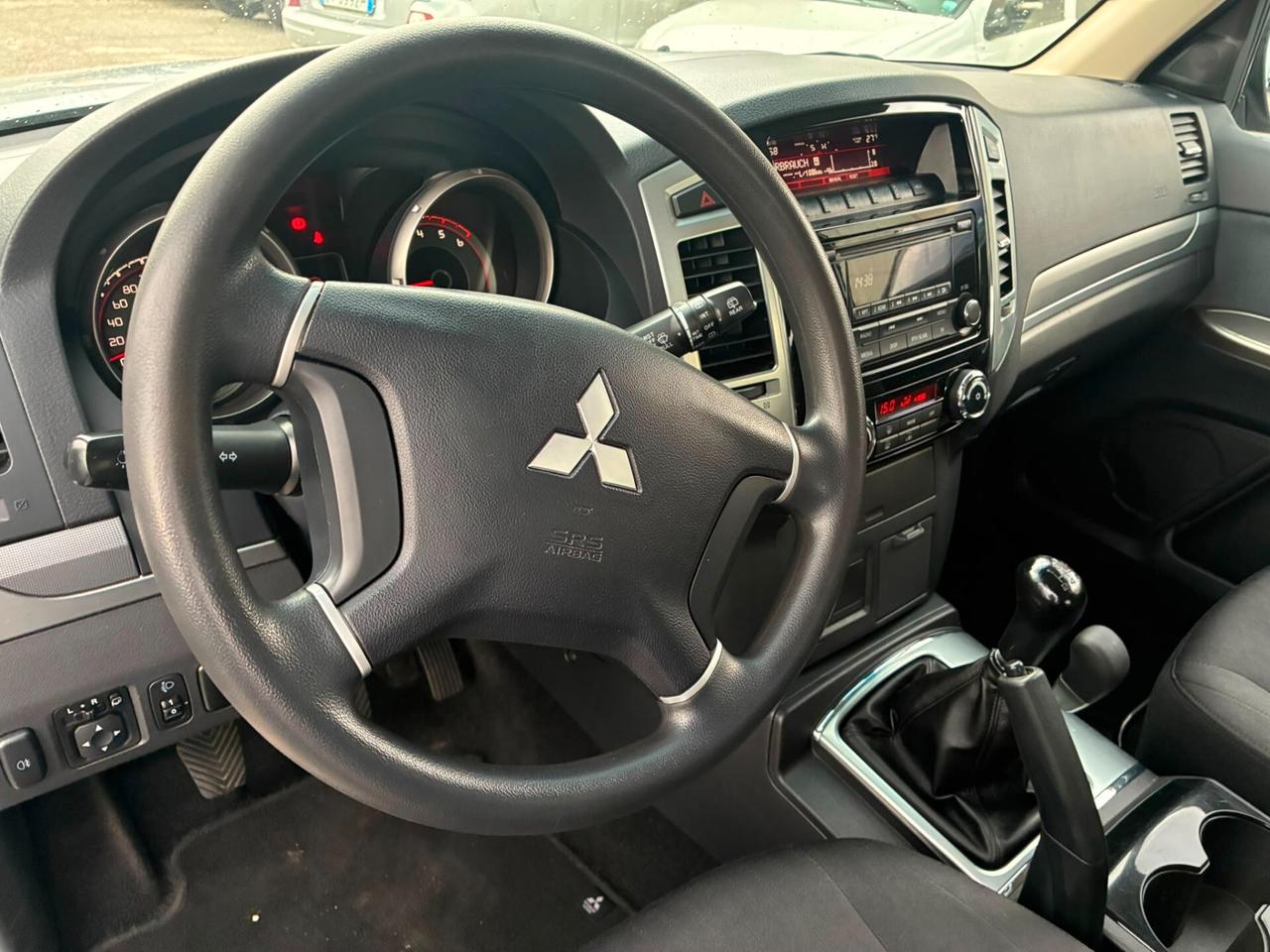 Mitsubishi Pajero 3.2 DI-D 3PORTE GANCIO TRAINO - MANUALE