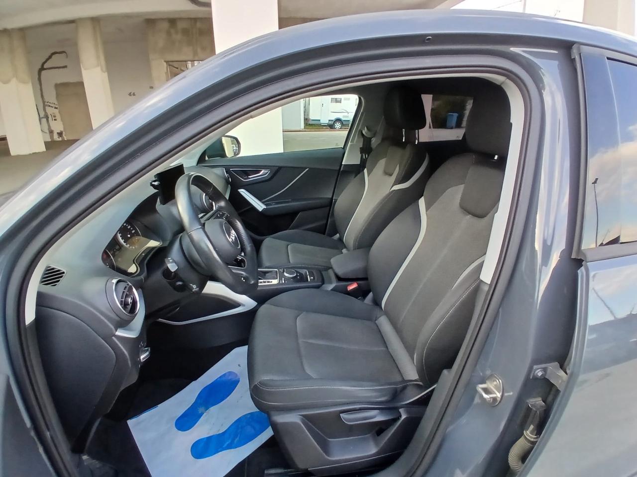 Audi Q2 30 TDI S tronic Identity Black