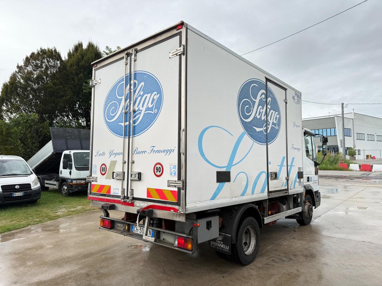 Autocarro IVECO 75E15 isotermico con frigo
