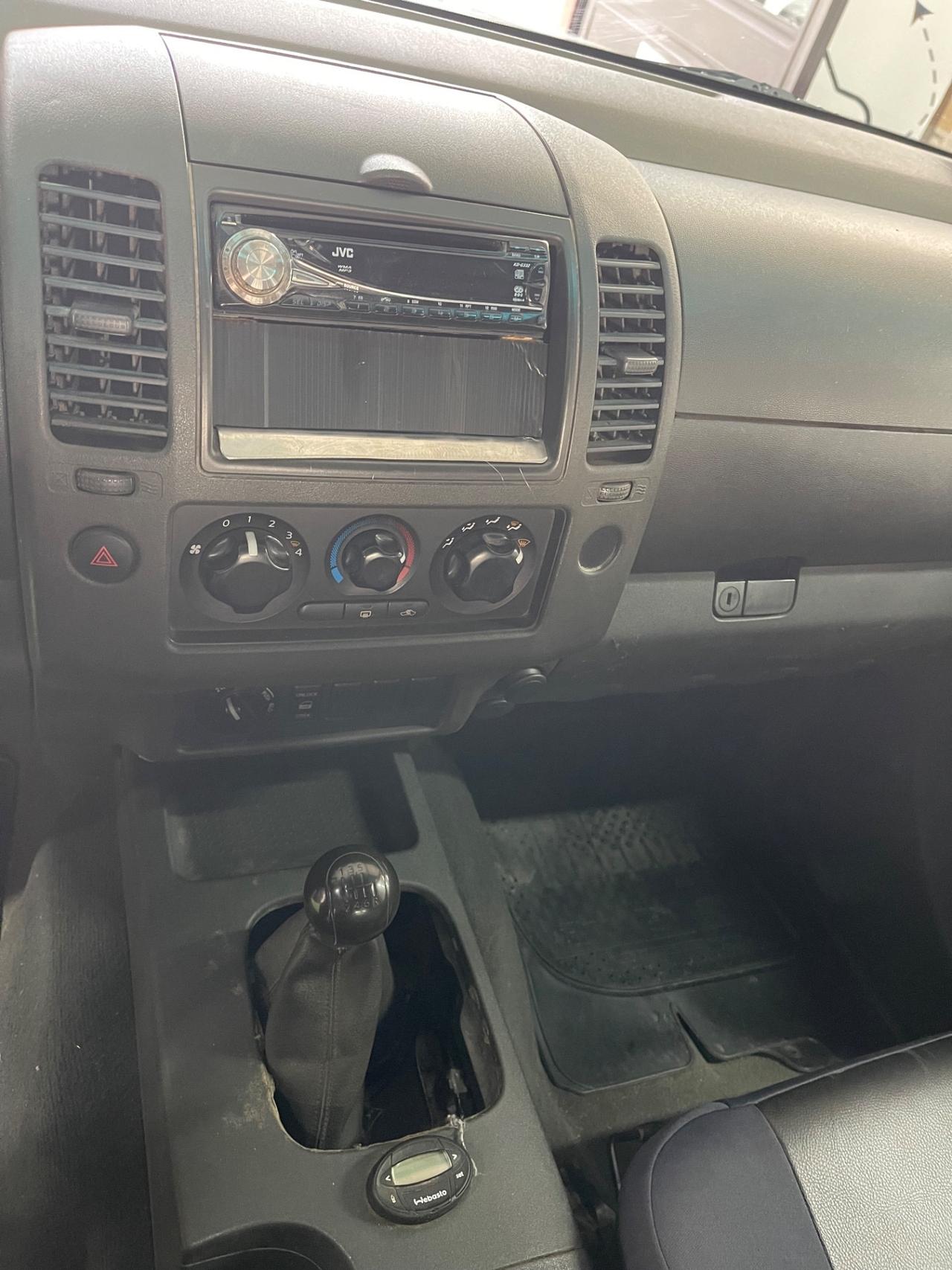 Nissan Navara 2.5 dCi 4x4 Gancio PERMUE RATE