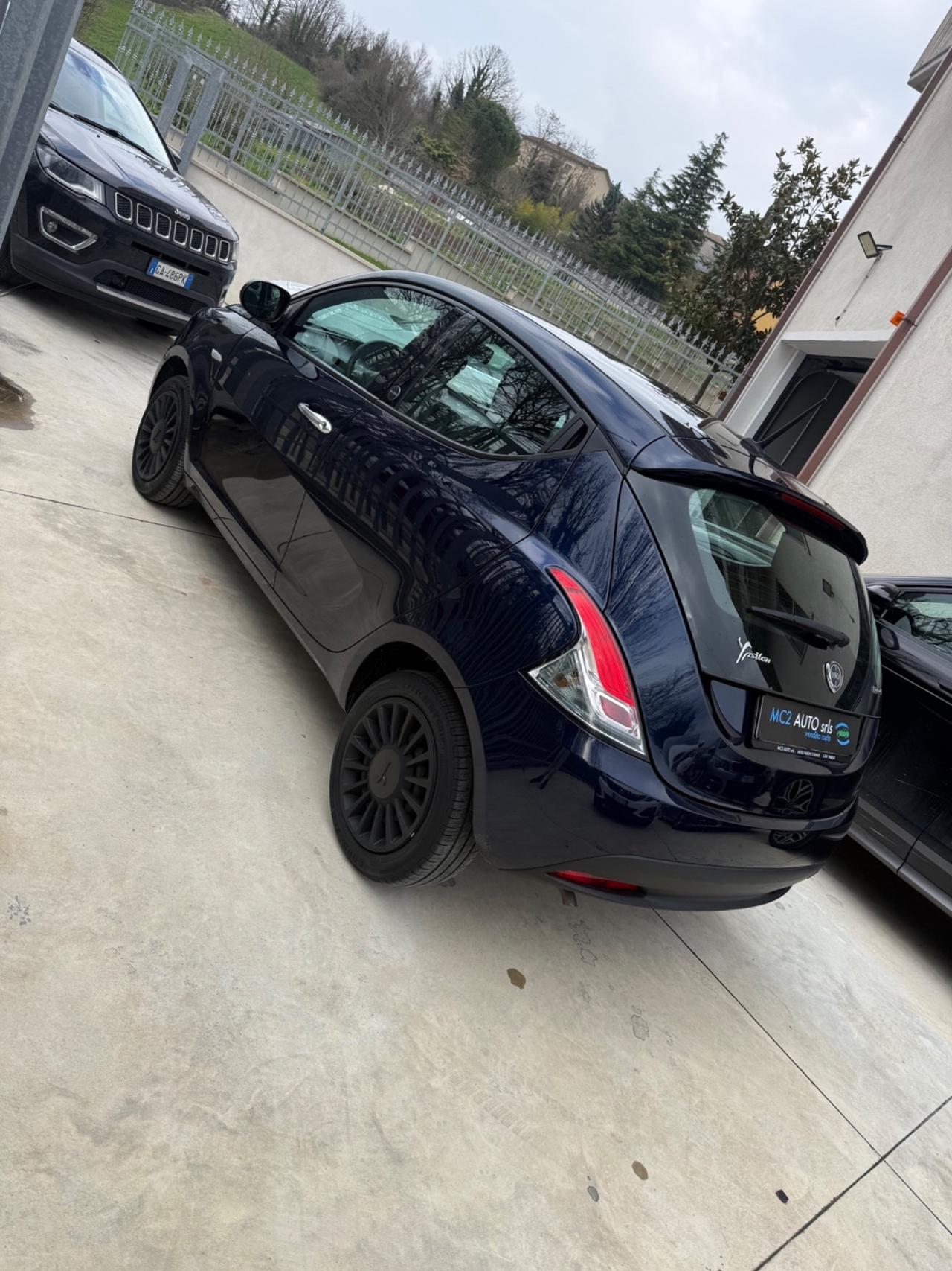 Lancia Ypsilon 1.0 FireFly 5 porte S&S Hybrid Ecochic Silver