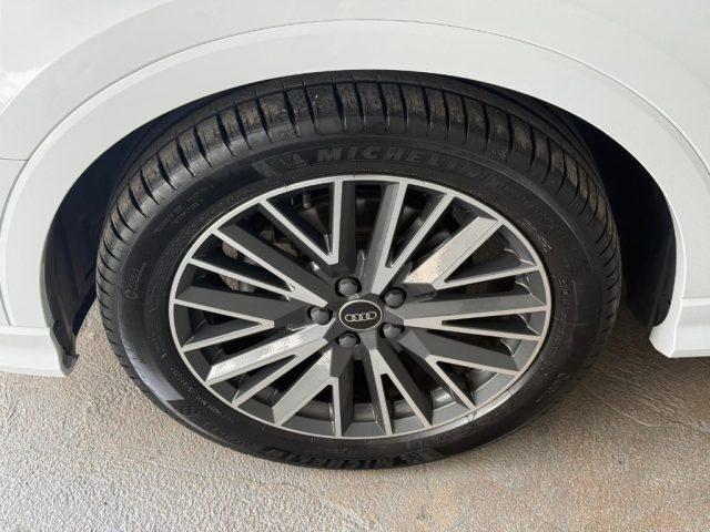 AUDI Q3 35 TDI S line edition