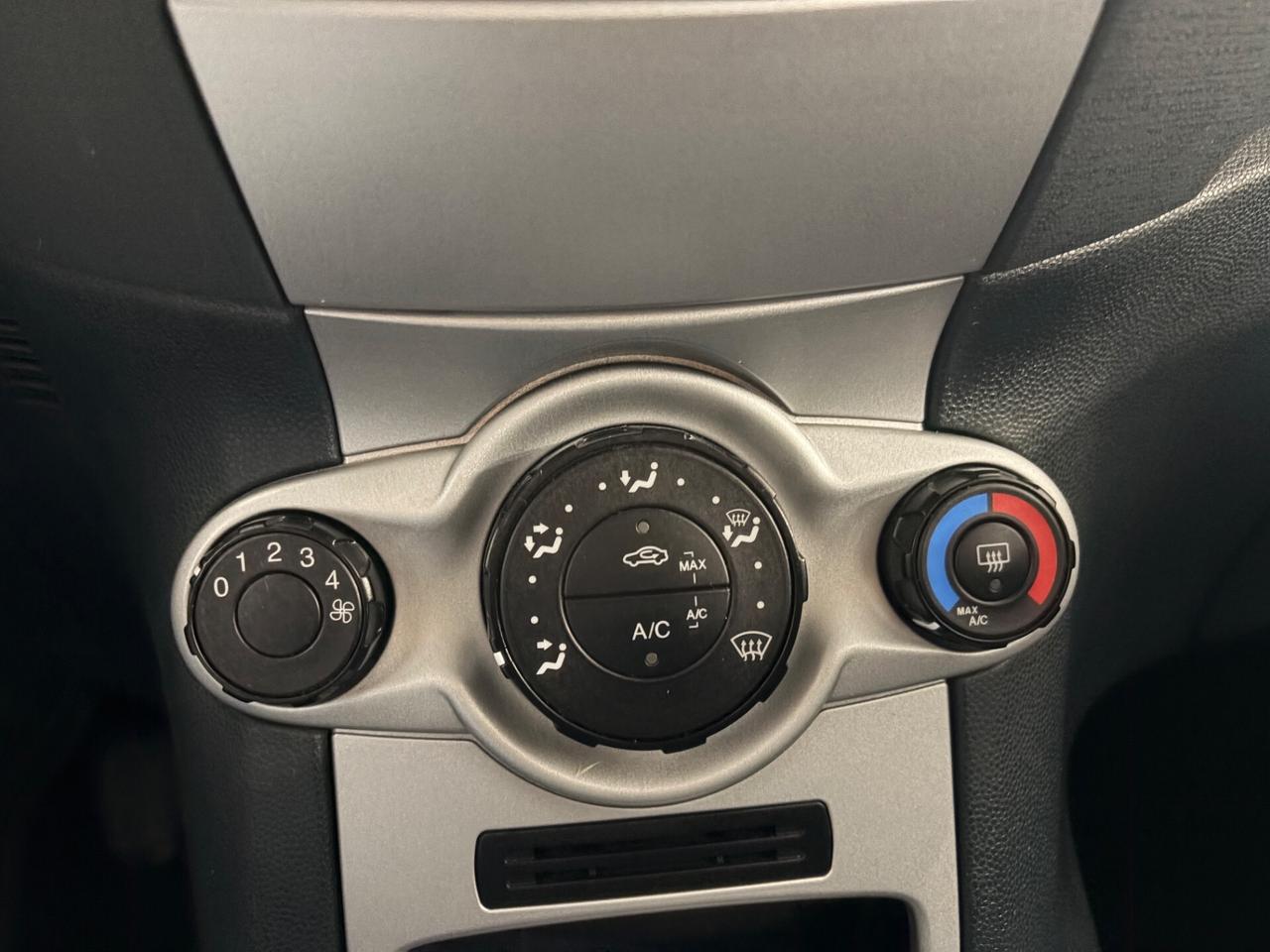 Ford Fiesta 1.2 16V GPL 60CV 5p. Titanium Bs.