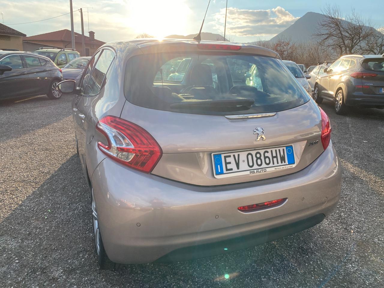 Peugeot 208 1.4 HDi 68 CV 5 porte Allure