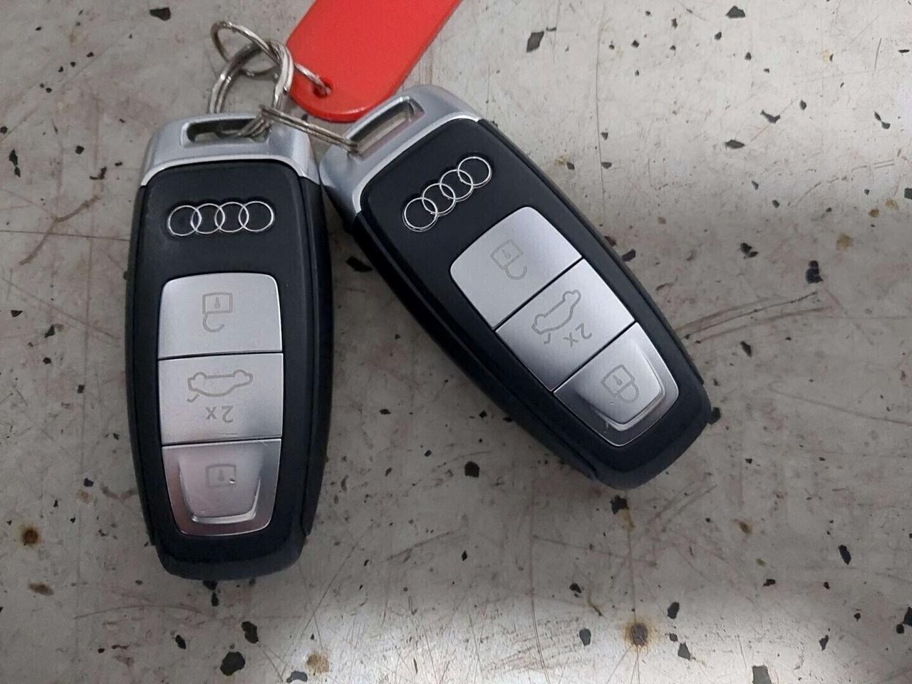 Audi A3 SPORTBACK 35 TDI S tronic S LINE / FARI MATRIX / NAVI / R17