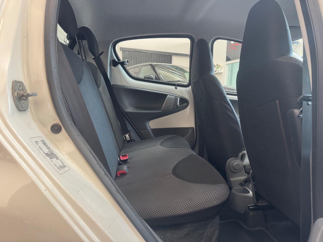 Toyota Aygo 1.0 12V VVT-i 5 porte Sol Connect MMT