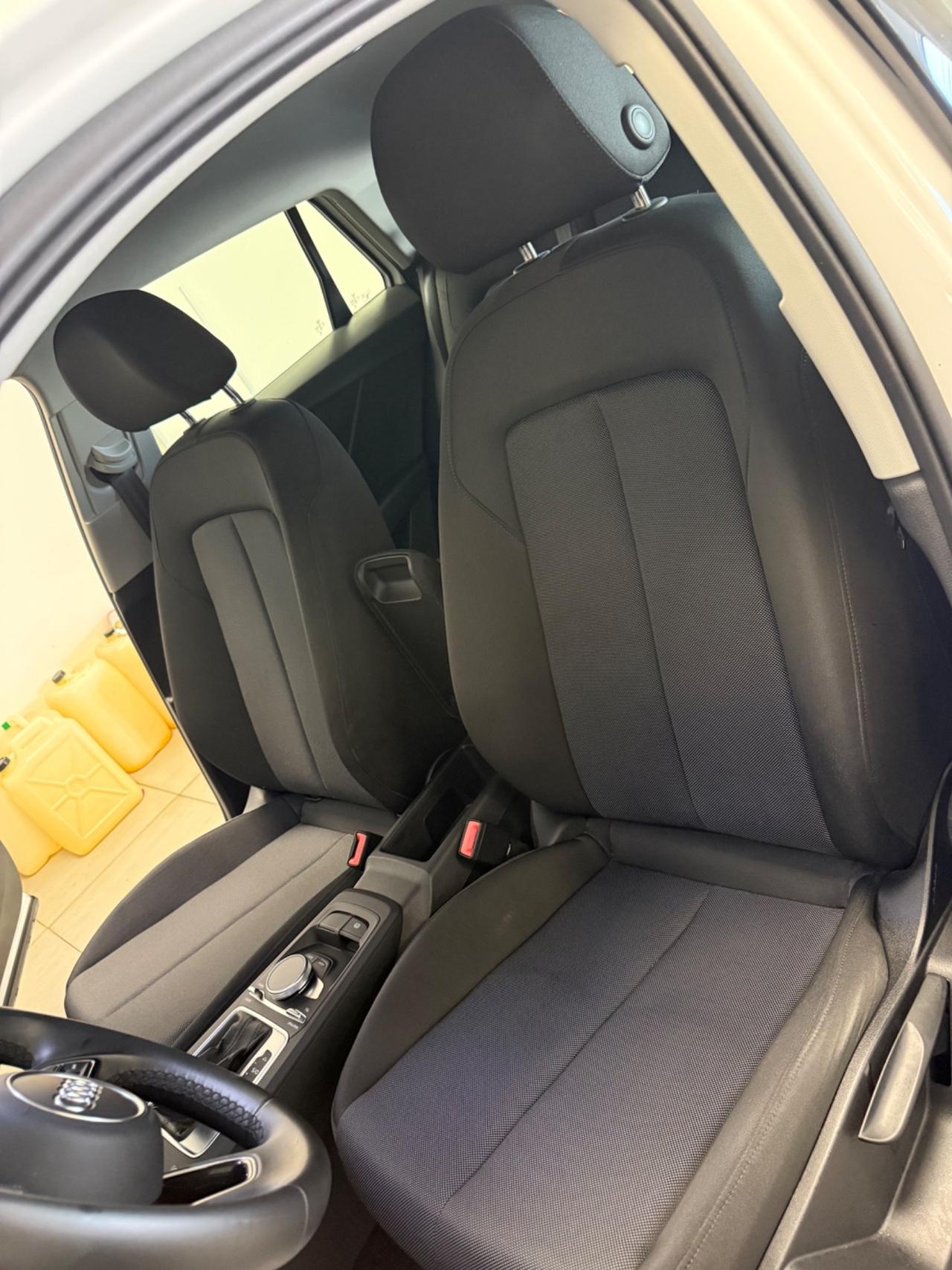 Audi Q2 30 TDI Business