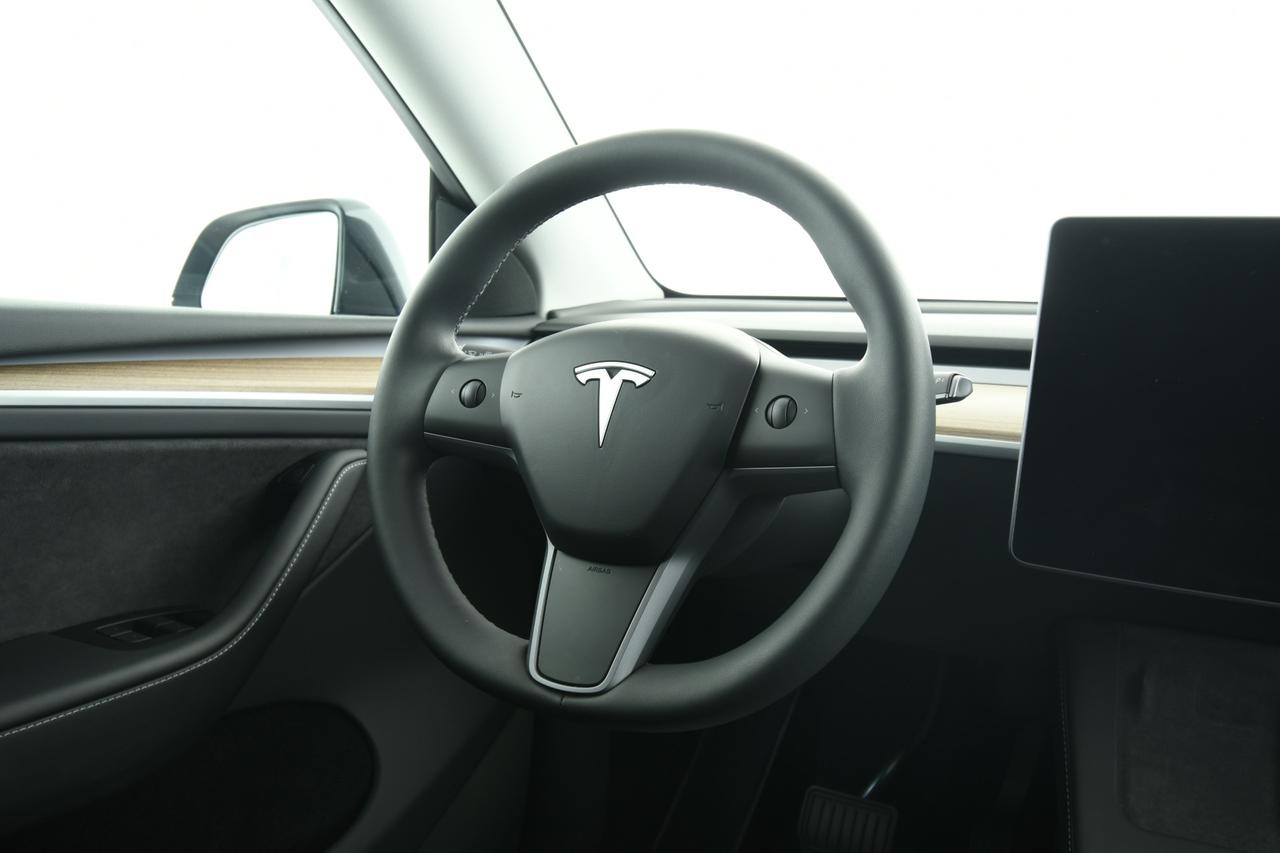 TESLA Model Y Long Range Dual Motor awd + AUTOPYLOT MAX