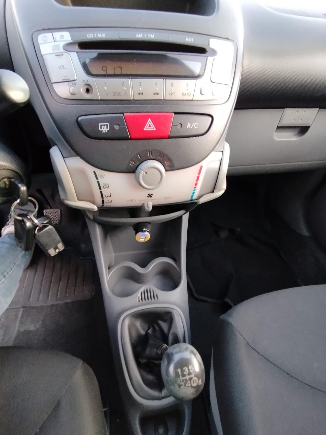 Toyota Aygo 1.0 12V VVT-i 5 porte Sol KM100.000