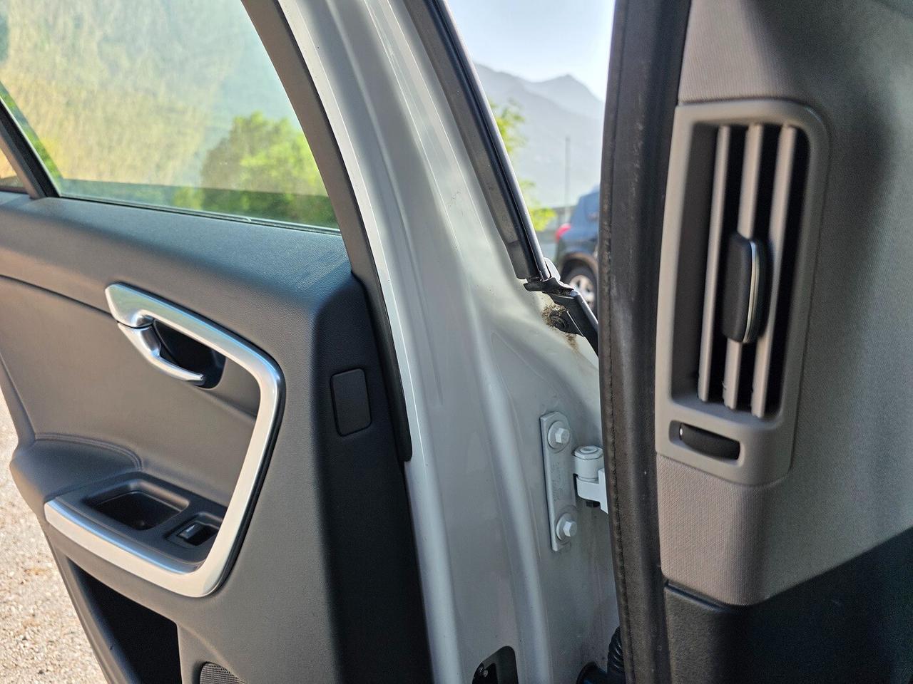 Volvo V60 D2 NEOPATENTATI
