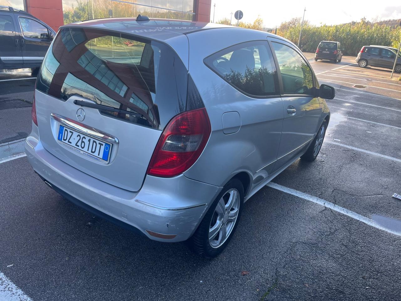 MERCEDES A180 CDI COUPÈ CAMBIO AUTOMATICO