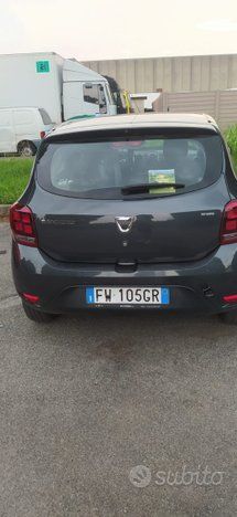 Dacia sandero sinistrata 30000 km 1.0cc