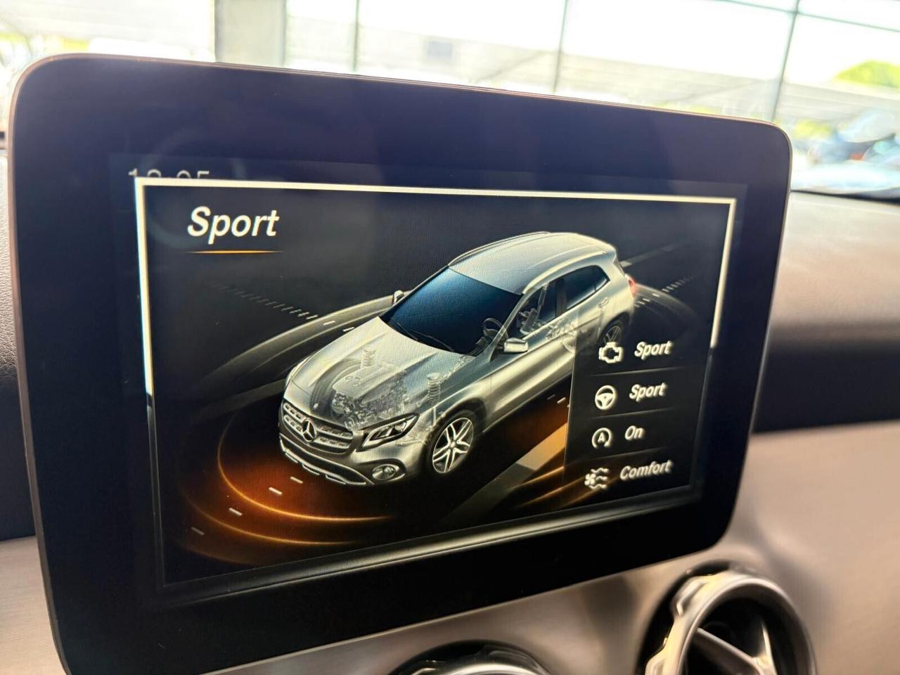 Mercedes-benz GLA 220 d PREMIUM 4Matic Automatic