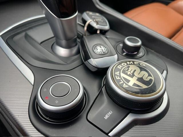 Alfa Romeo Giulia 2.0 Turbo 280 CV AT8 AWD Q4 Veloce Ti