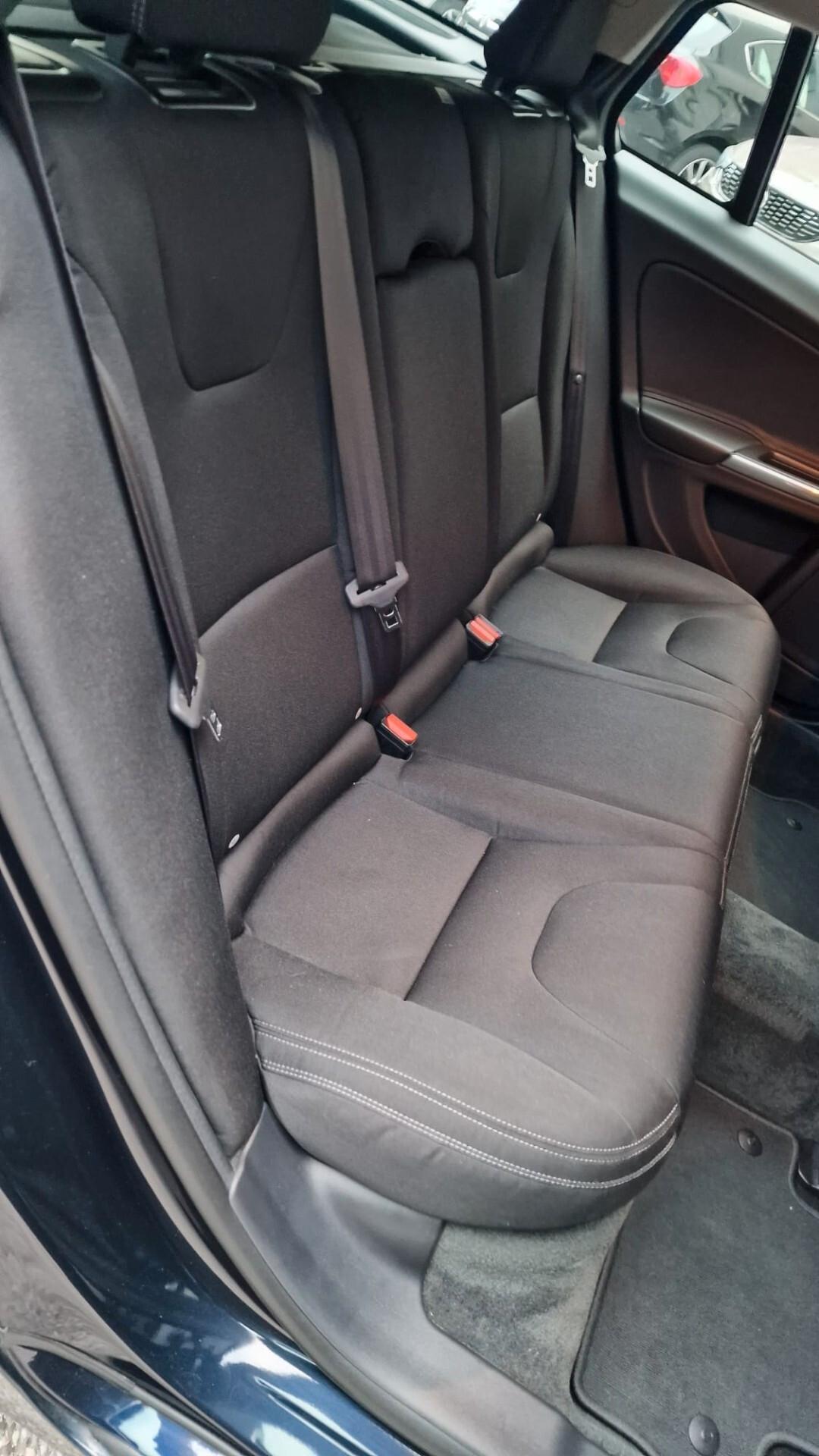 Volvo V60 D2 Geartronic Edition x Neopatentati