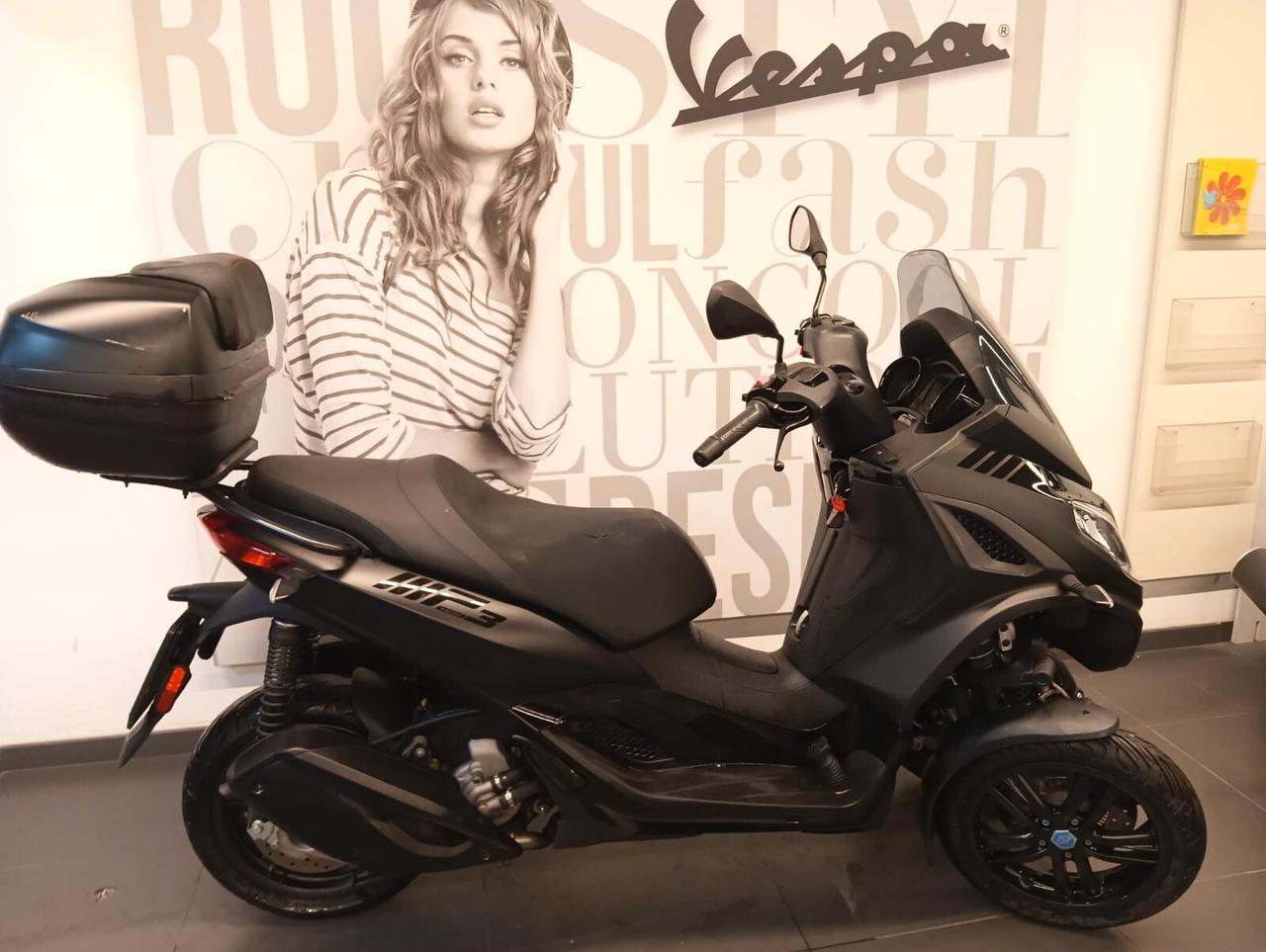 Piaggio MP3 300 hpe DEEP BLACK E5 ABS ASR