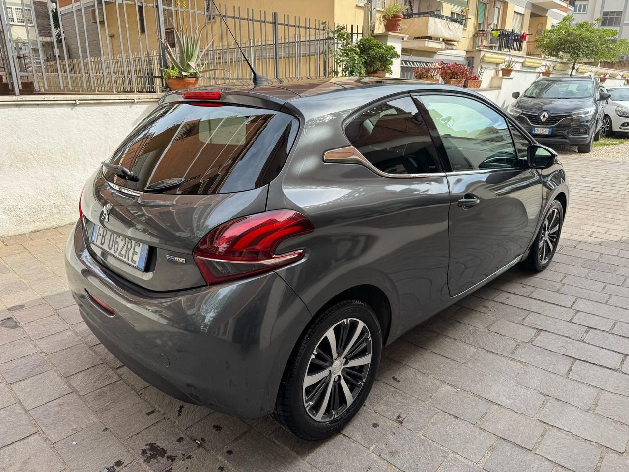 PEUGEOT 208 PureTech 82 3 porte Allure