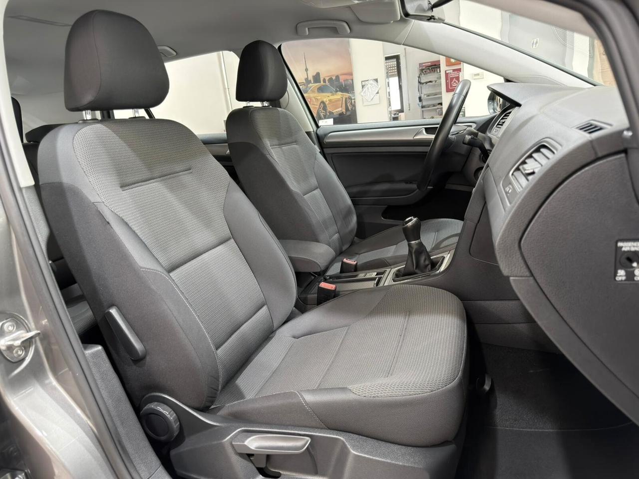 VW GOLF 1.6TDI 110cv COMFORTLINE 1HANDE