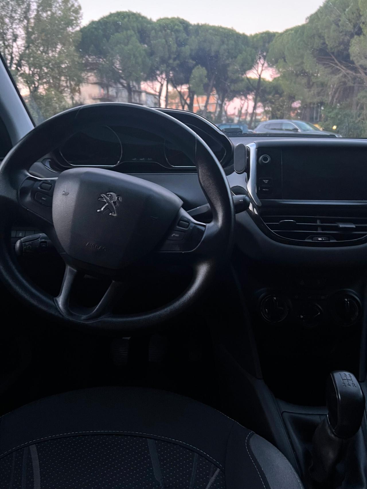 ADATTA PER NEOPATENTATI Peugeot 208 1.4 HDi 68 CV 5 porte Allure