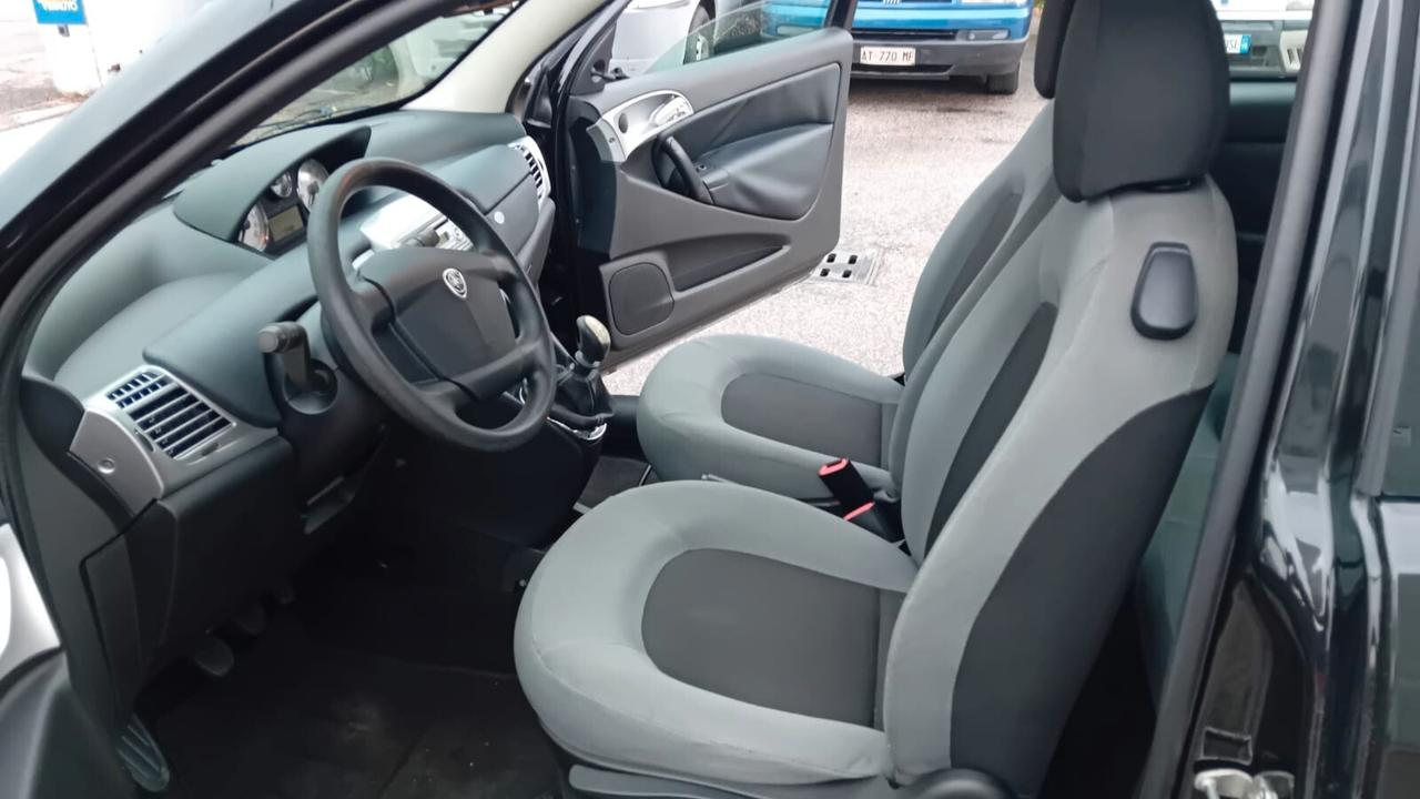 Lancia Ypsilon 1.4 Argento