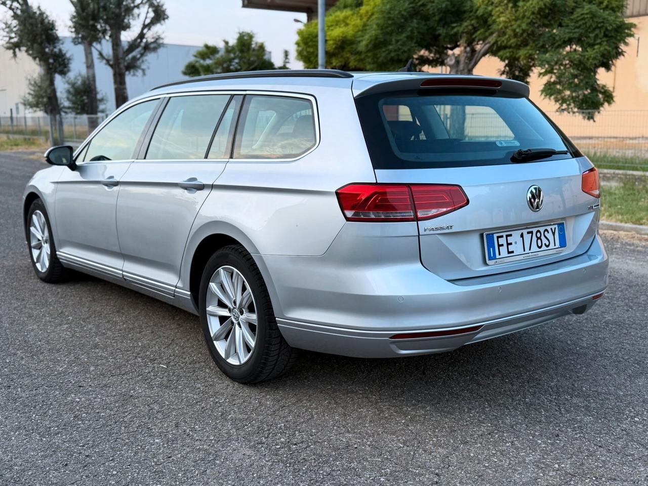 Volkswagen Passat 1.6 TDI DSG AUTOMATICO BlueMotion