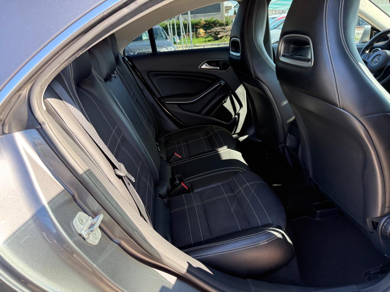 Mercedes-benz CLA 180 BERLINA Automatic Sport Night