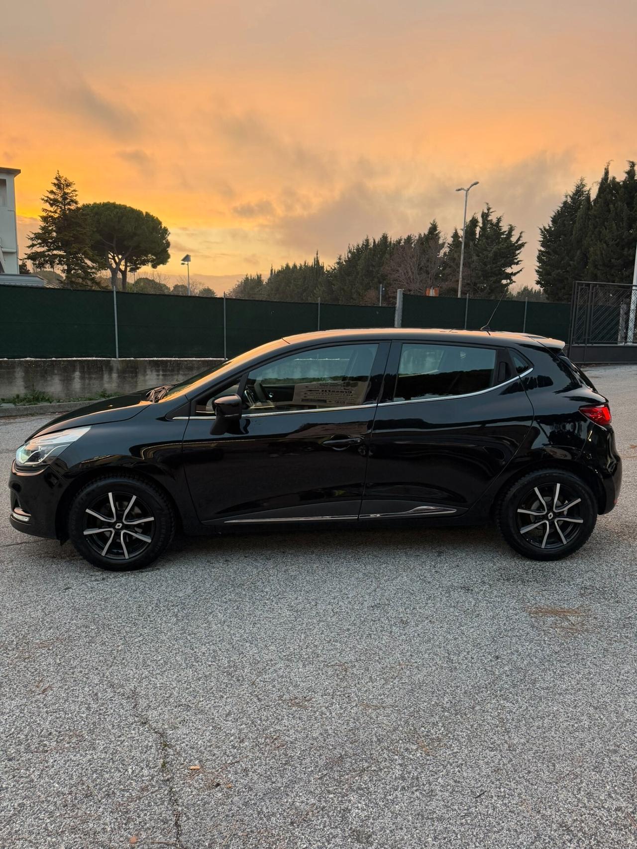 Renault Clio 1.2 75CV 5 porte Zen