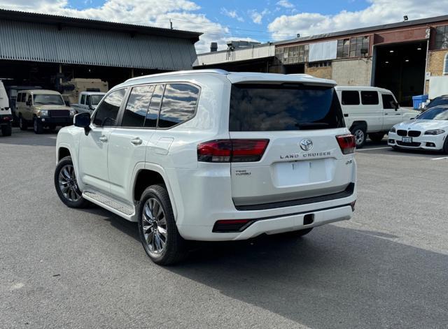 TOYOTA Land Cruiser 300 3.5 V6 305KW 415HP 7 POSTI CORAZZATO B6/VR7
