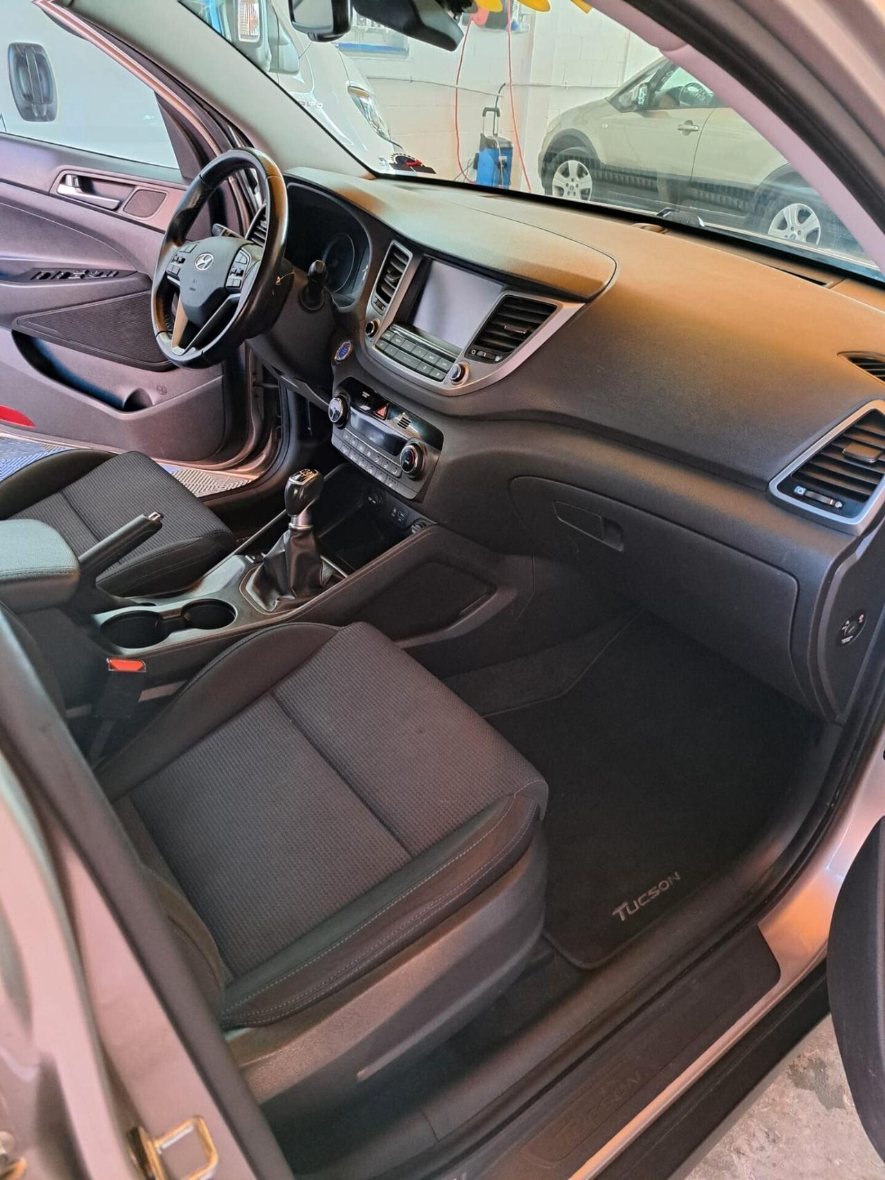 HYUNDAI TUCSON 1.7 XPOSSIBLE € 12900 SENZA VINCOLI