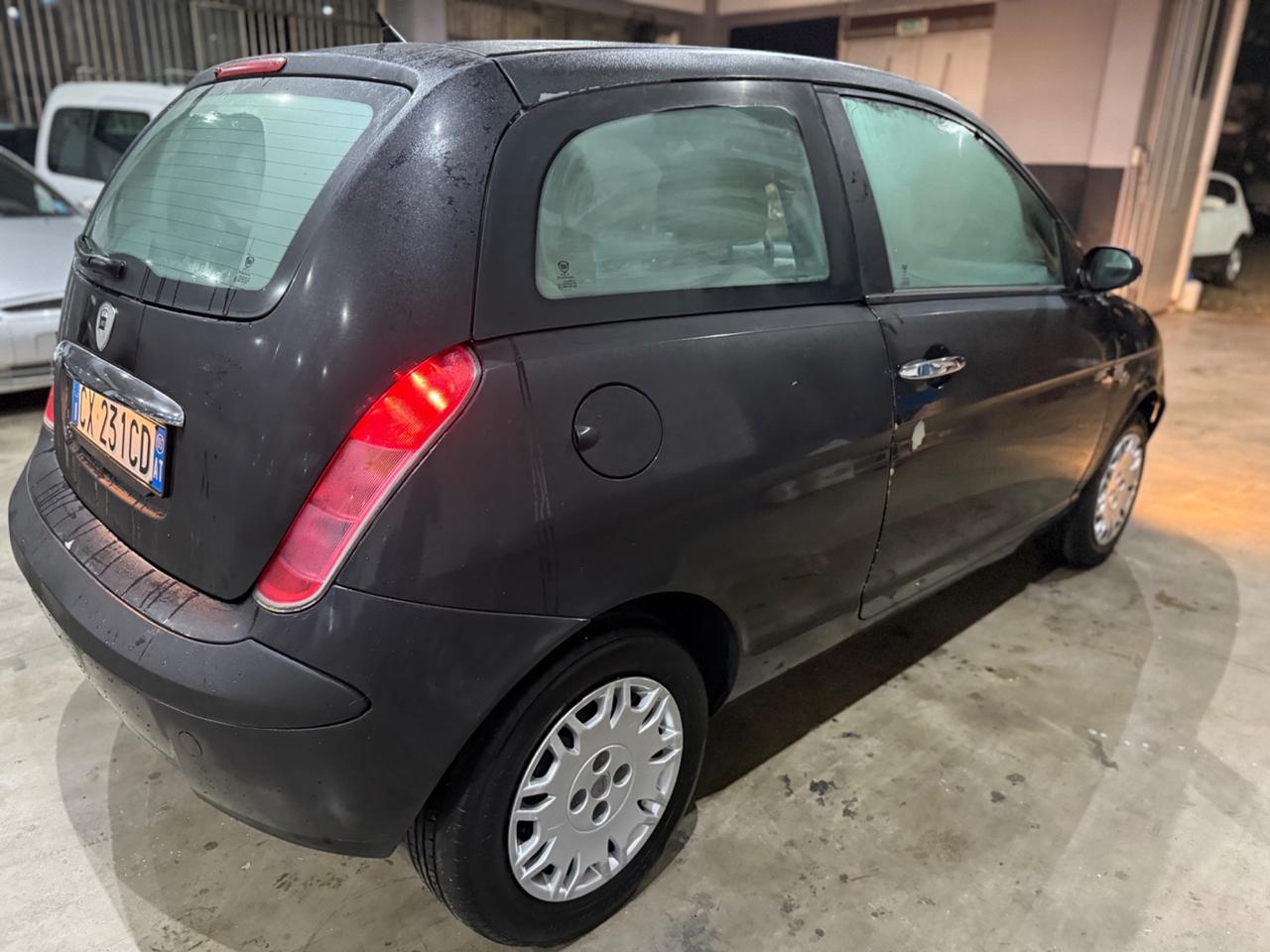 Lancia Ypsilon 1.3 MJT 75 CV Argento