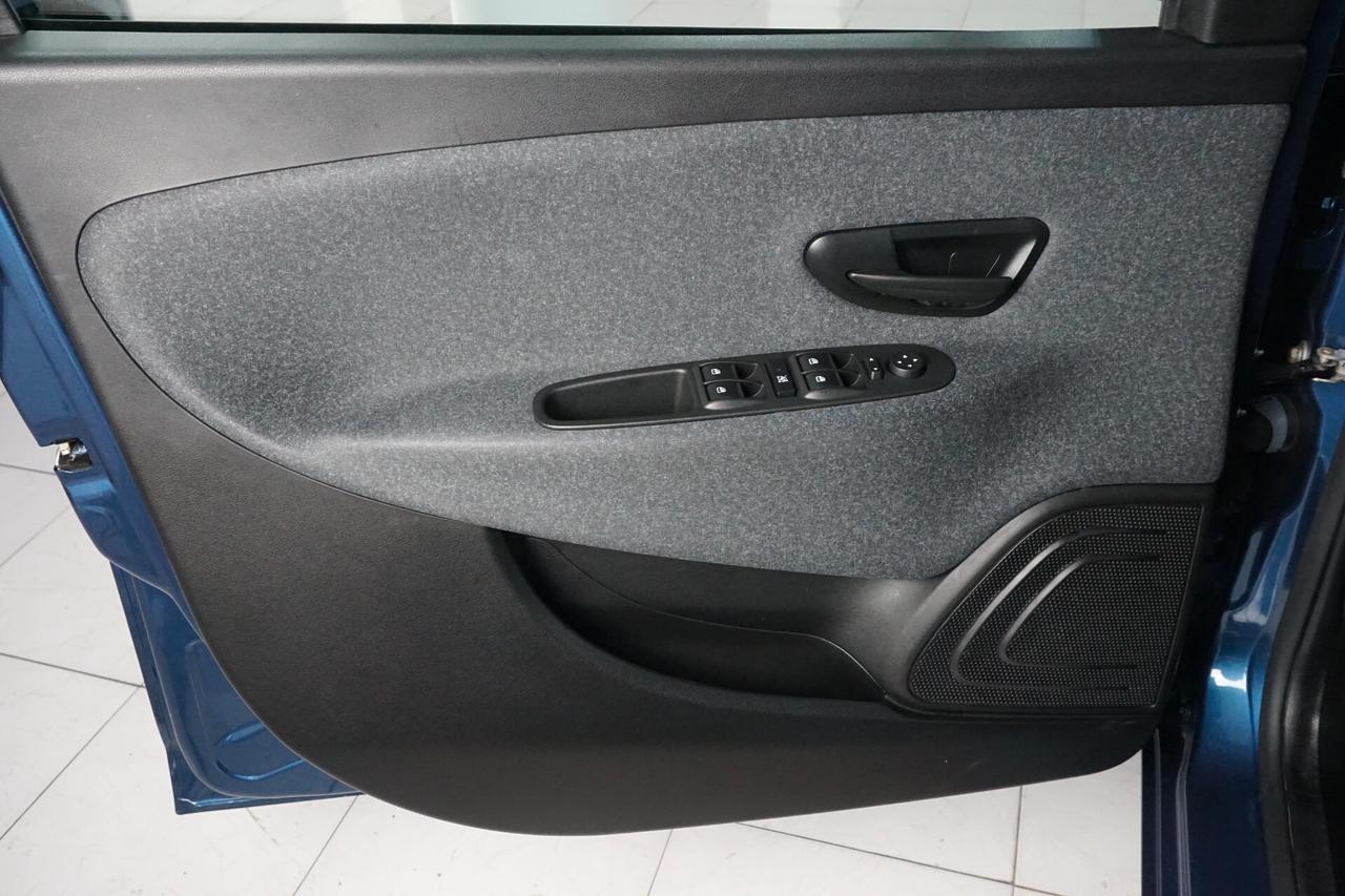 Lancia Ypsilon 1.0 FireFly 5 porte S&S Hybrid Silver