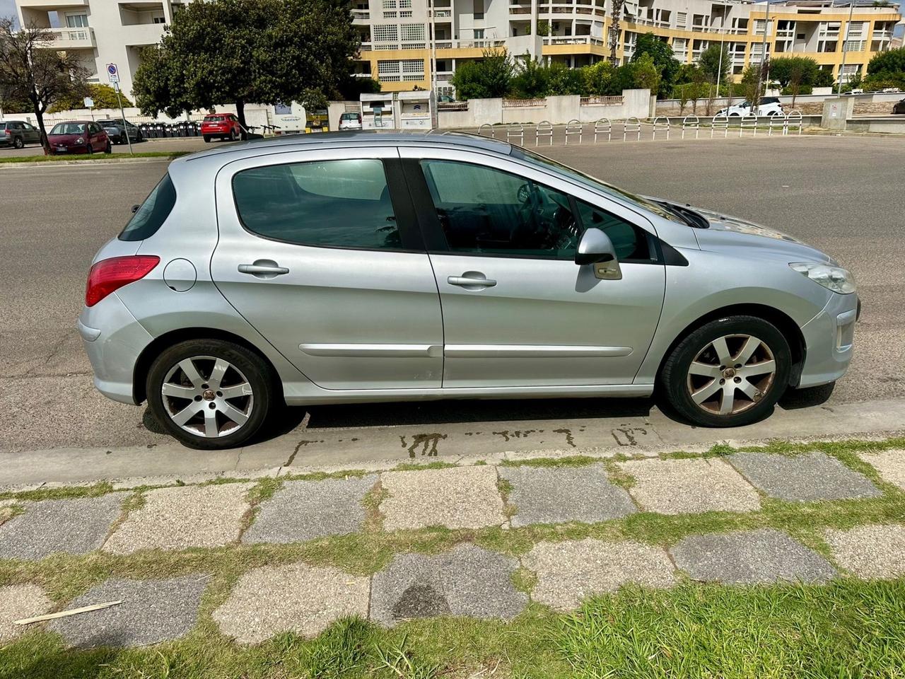 Peugeot 308 1.6 HDi 90CV- Neopatentati