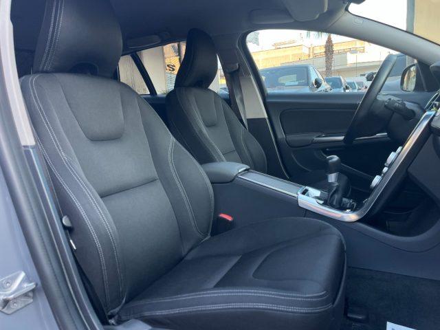 VOLVO V60 2.0 D3 R-design