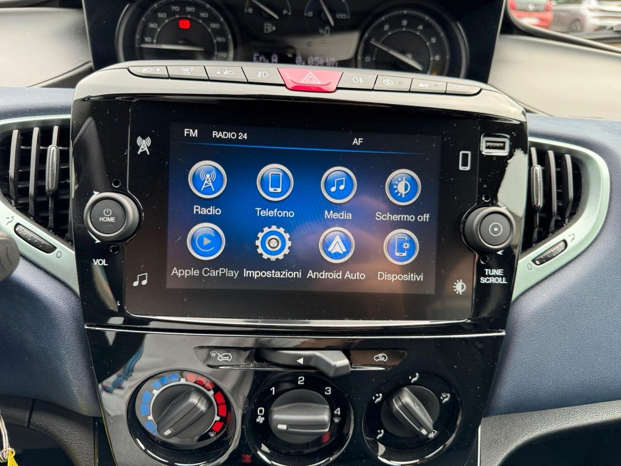 Lancia Ypsilon 1.0 Hybrid Platino