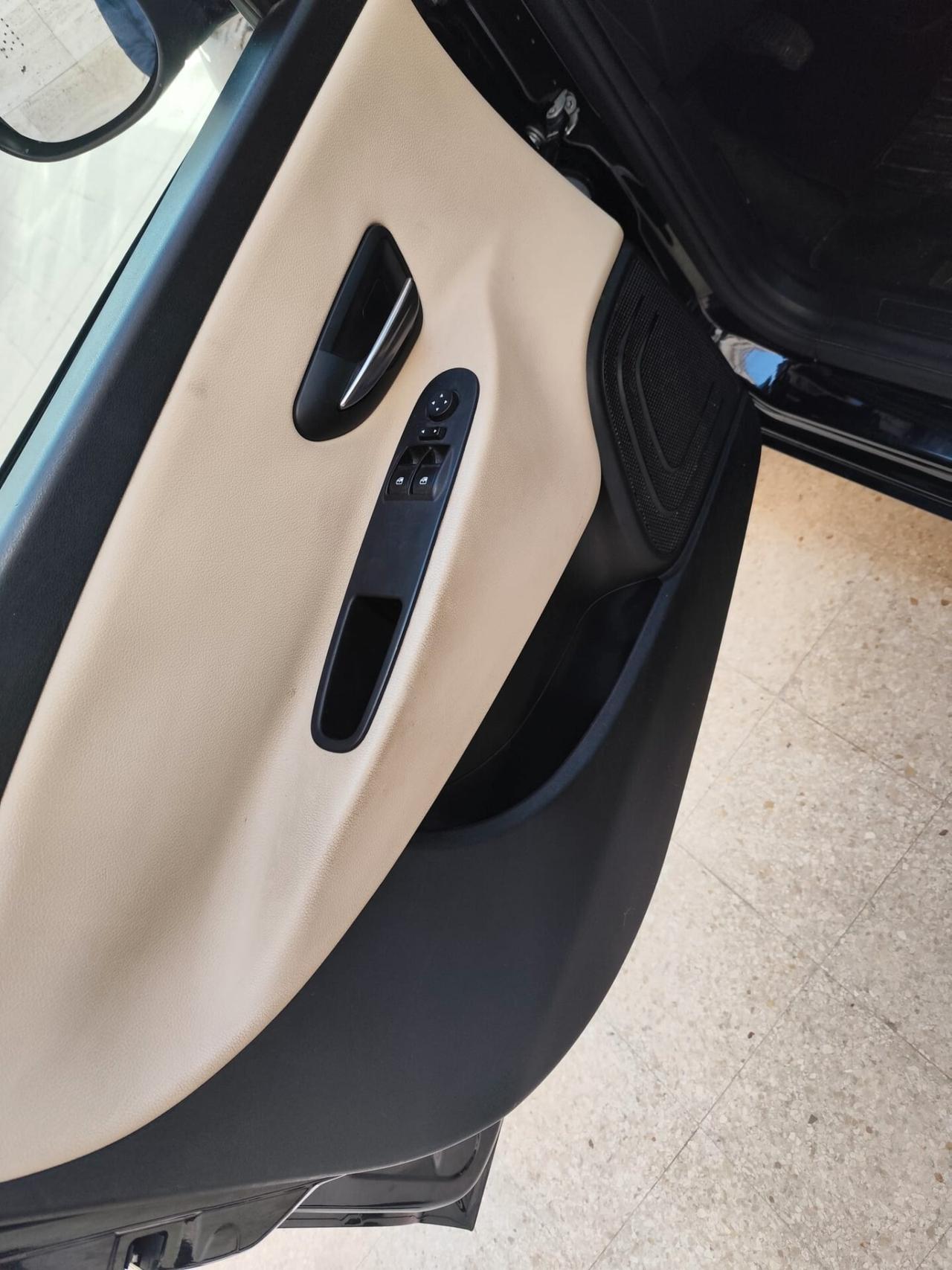 Lancia Ypsilon 1.3 MJT 95 CV 5 porte S&S Platinum