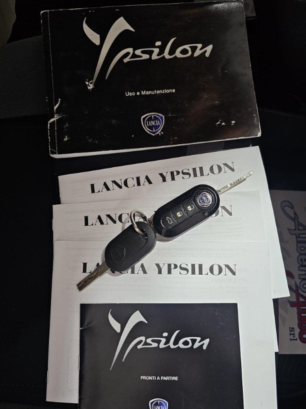 Lancia Ypsilon 1.2 69 CV 5 porte Silver