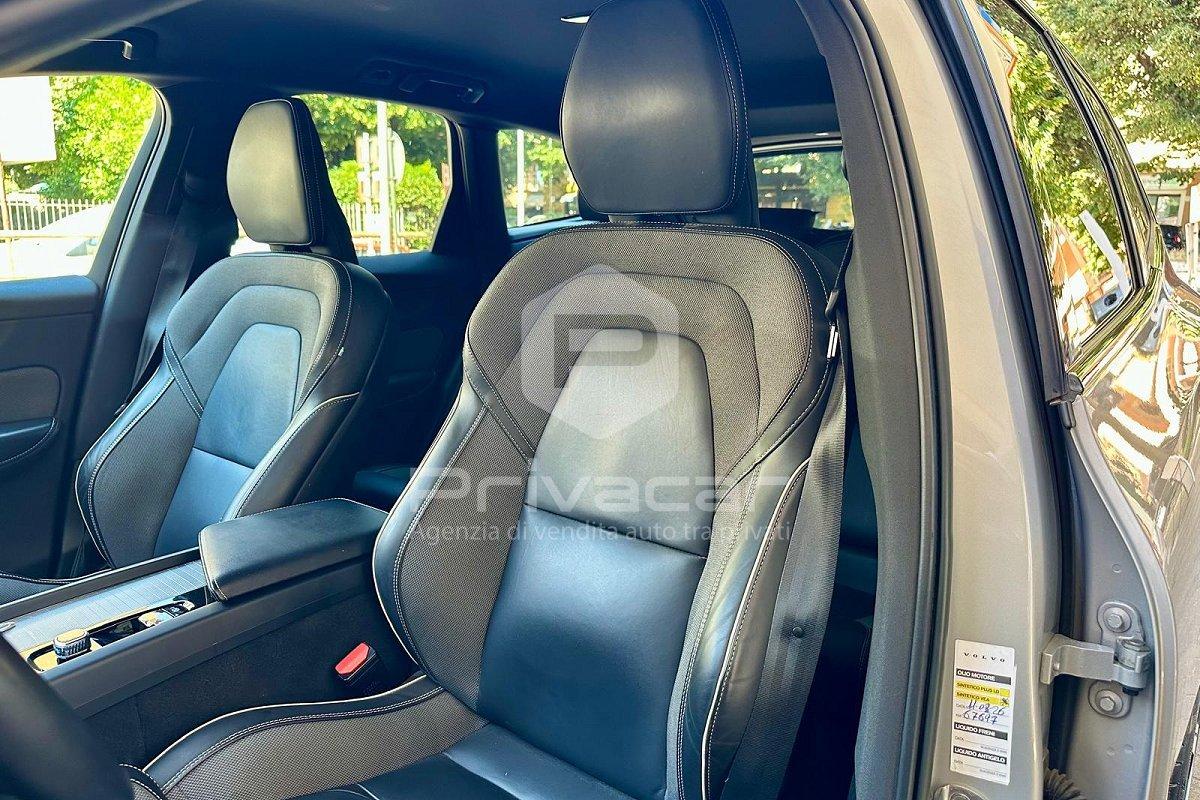VOLVO XC60 B4 (d) AWD automatico Ultimate Dark