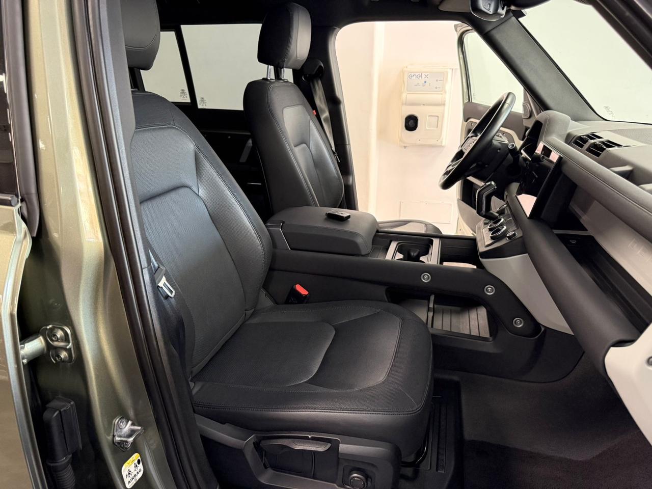 Land Rover Defender 110 3.0D I6 200 CV AWD Auto X-Dynamic S