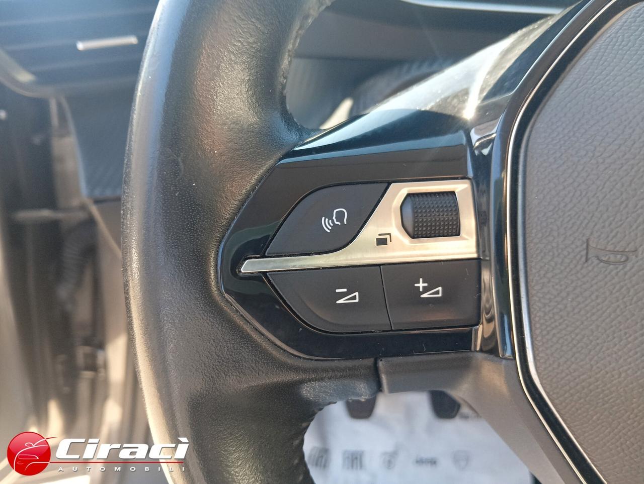 Peugeot 208 PureTech 100 5 porte Allure