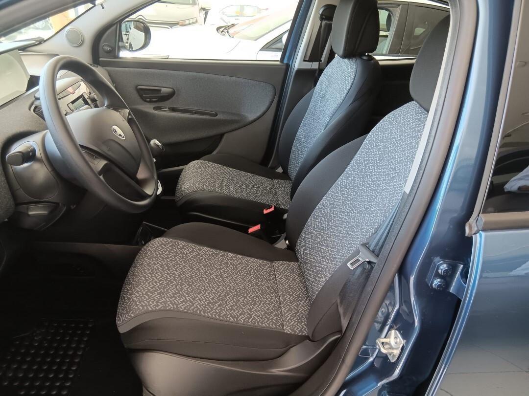 Lancia Ypsilon Hybrid Silver 1.0 (70 cv)