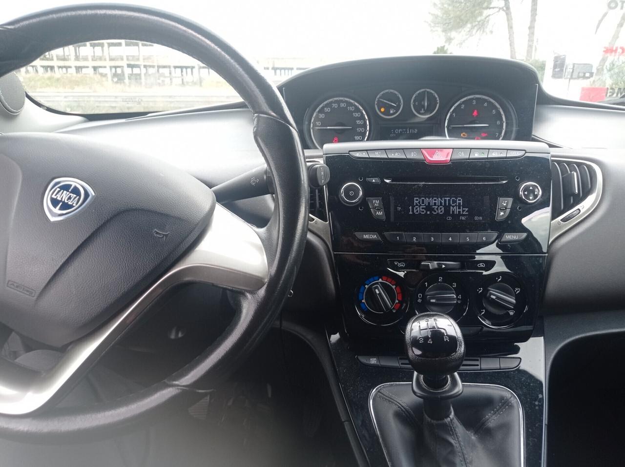 Lancia Ypsilon 1.2 69 CV 5 porte GPL di serie Ecochic Gold