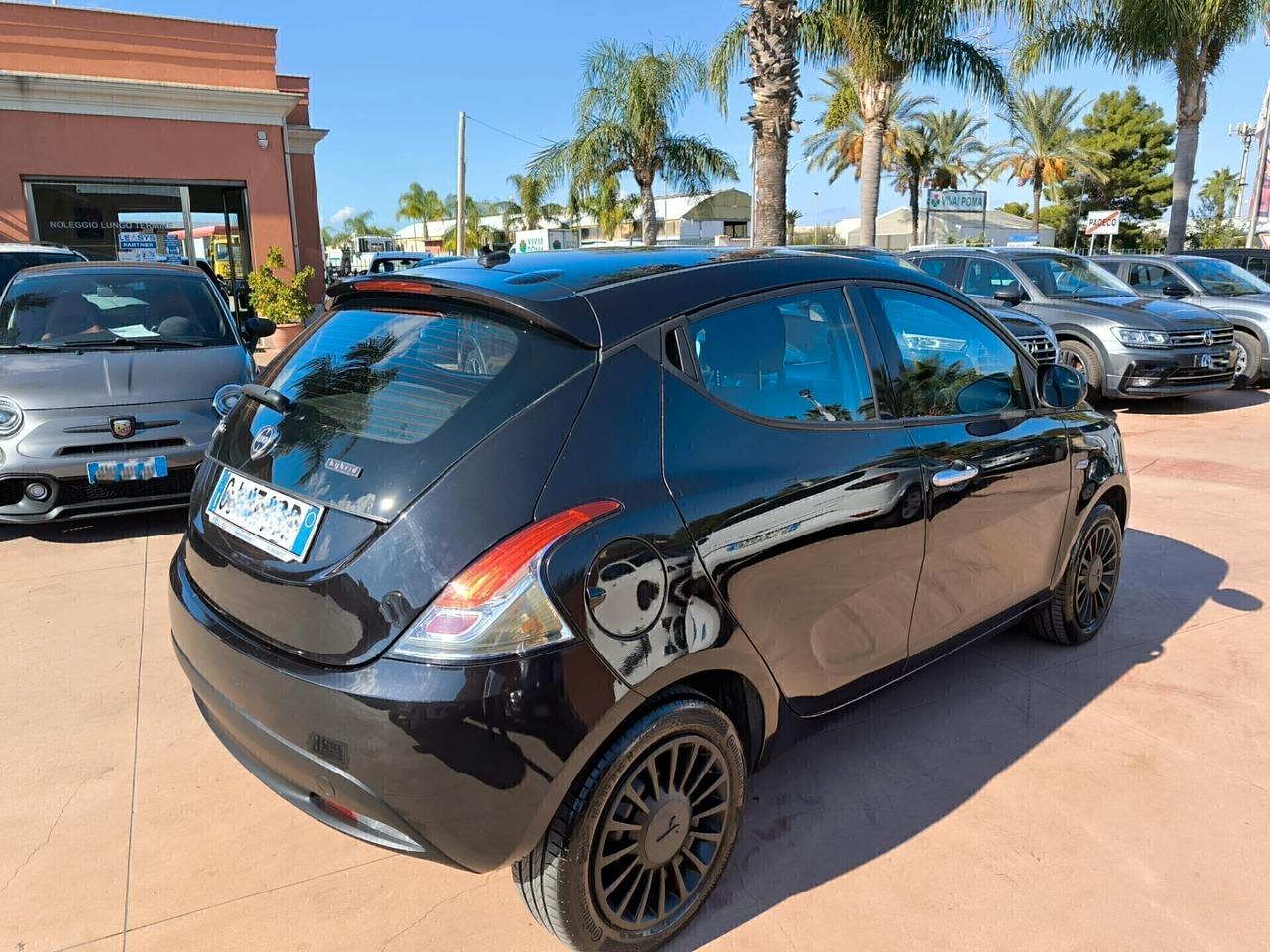 Lancia Ypsilon 1.0 FireFly 5 porte S&S Hybrid Ecochic Silver