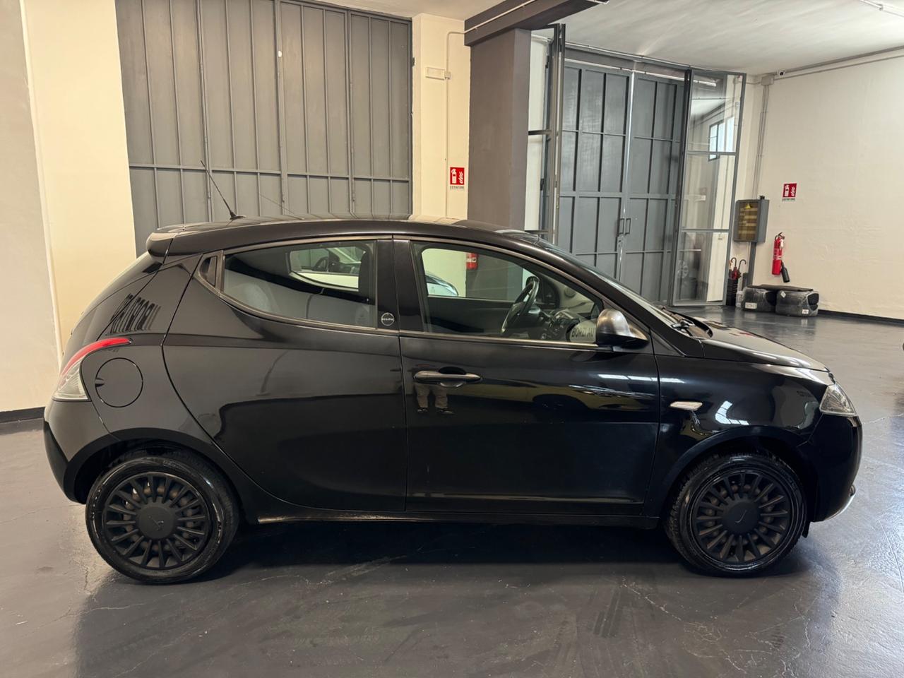 Lancia Ypsilon 1.0 50p Hybrid Ecochic PROMO!!