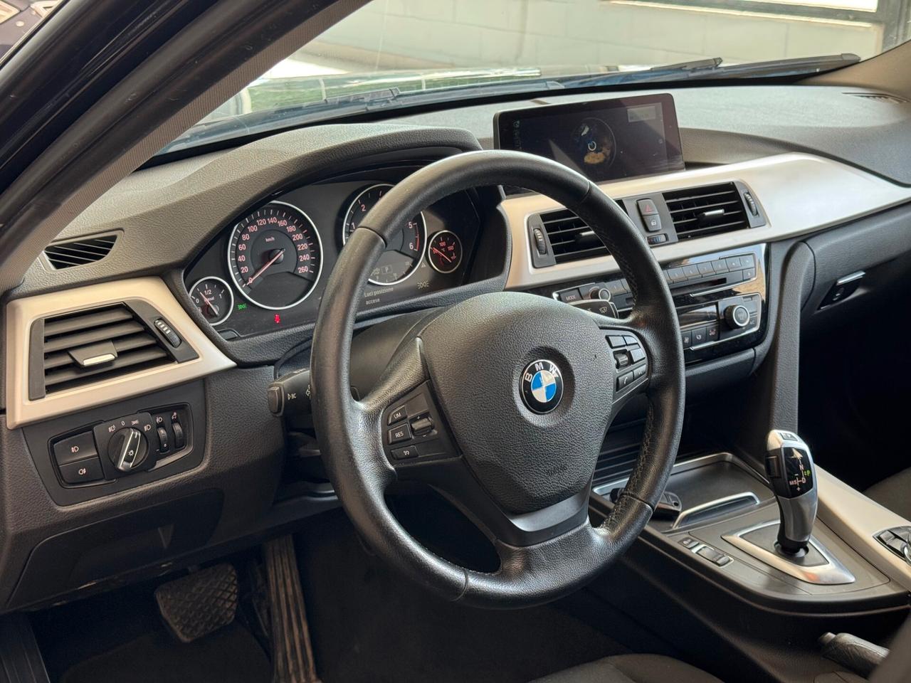 Bmw 318 318d xDrive Touring Luxury
