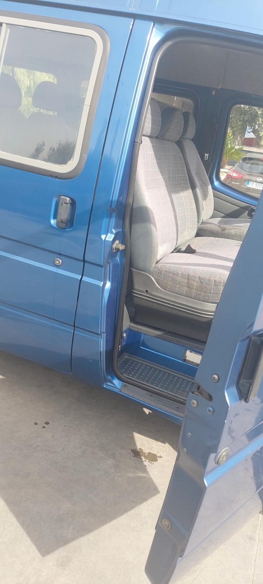 Ford Transit Connect 8 posti