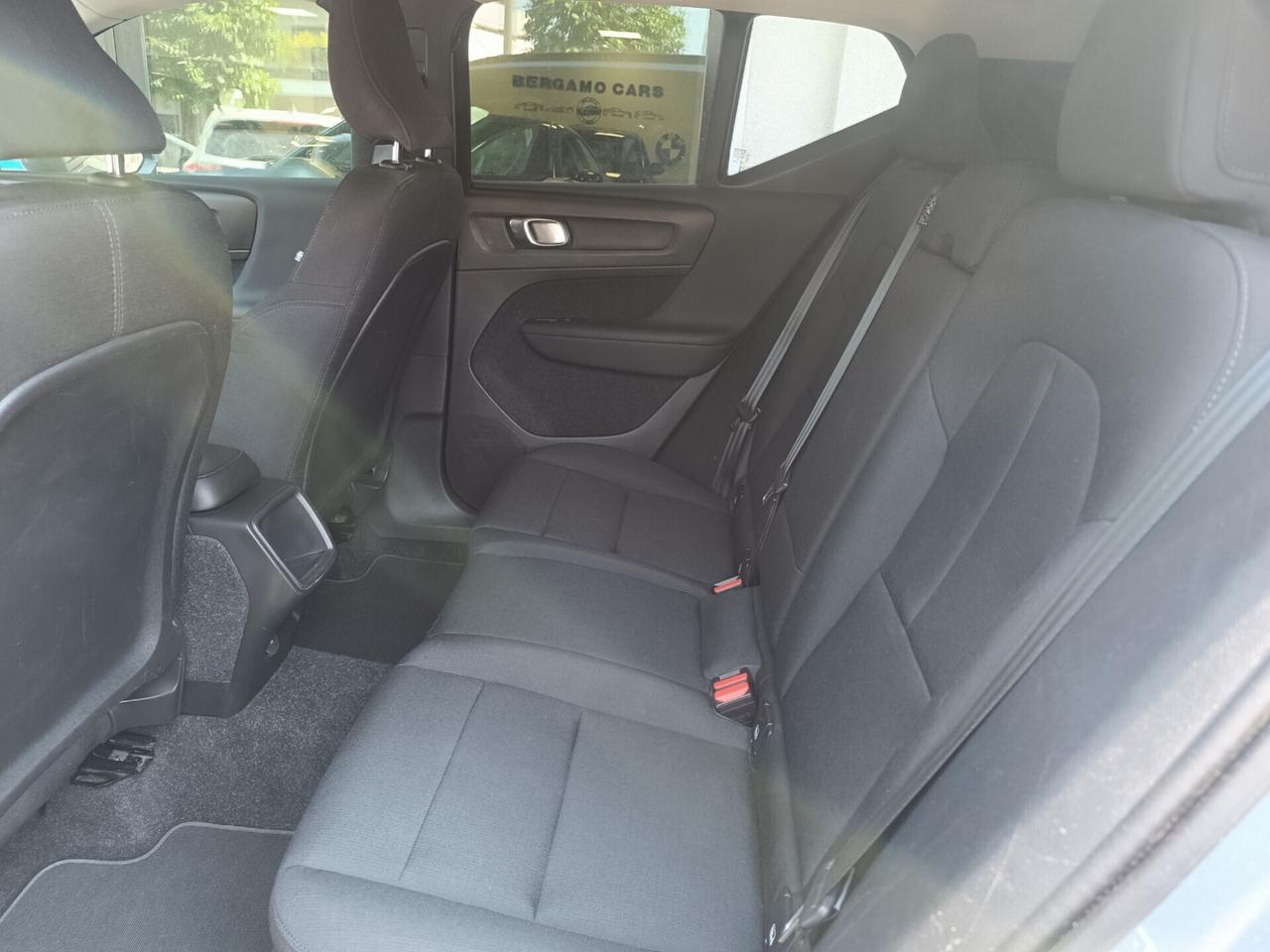 Volvo XC40 D3 Momentum Pro AUTOM. RETROCAMERA NAVI