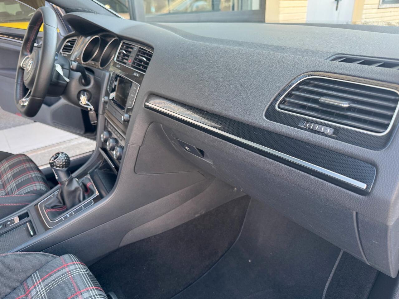 Volkswagen Golf GTI Performance 2.0 TSI 3p.