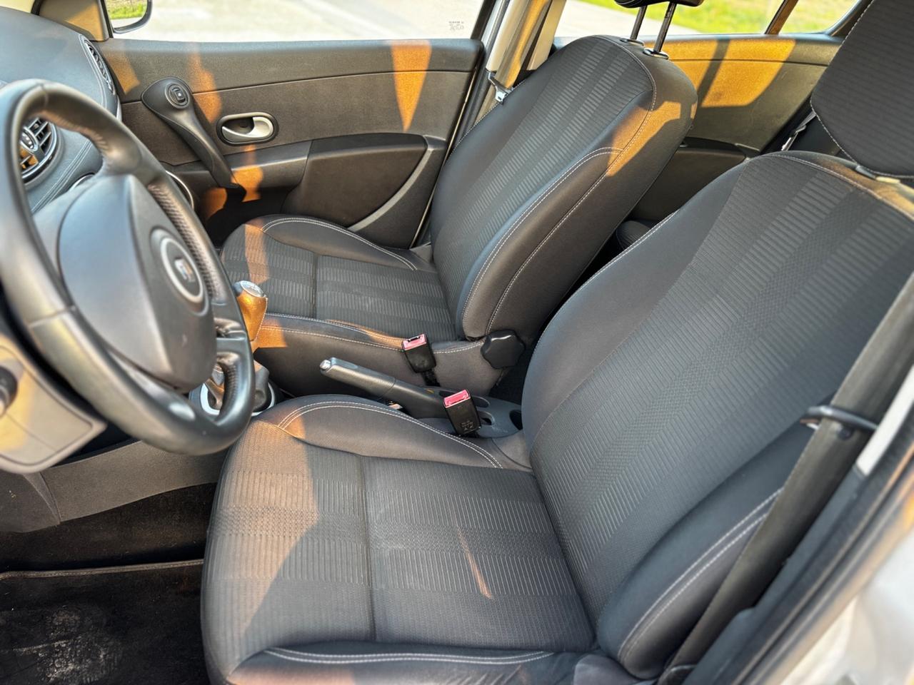 Renault Clio 1.2 16V 5 porte Luxe